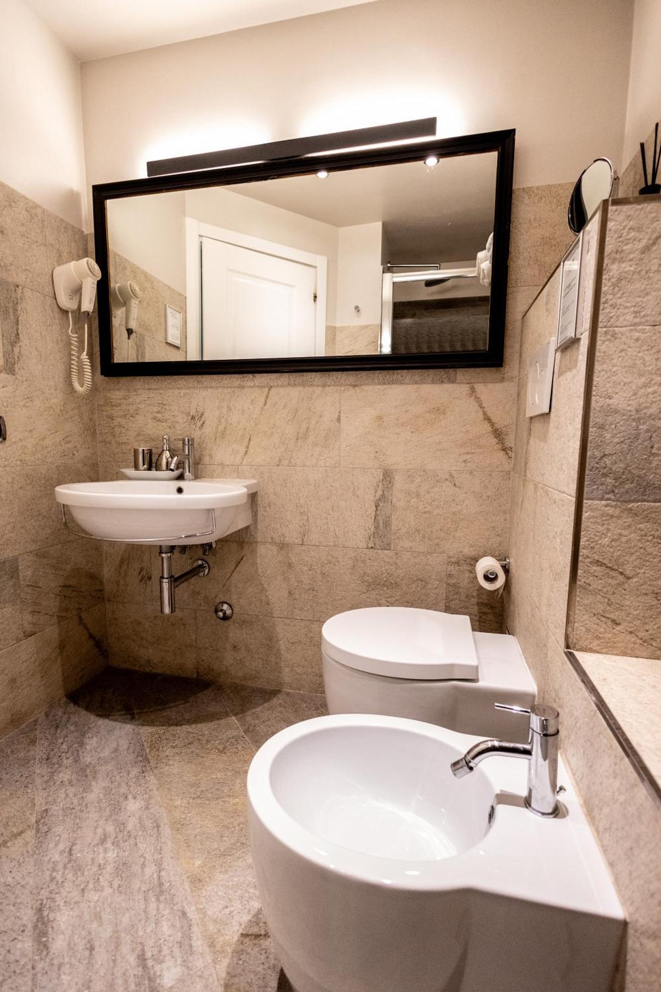 Mybedcavour Hotel โรม ภายนอก รูปภาพ