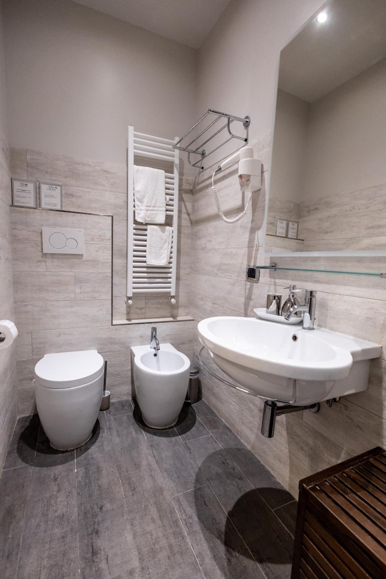 Mybedcavour Hotel โรม ภายนอก รูปภาพ